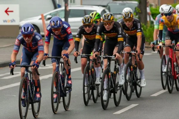 cycling peloton race